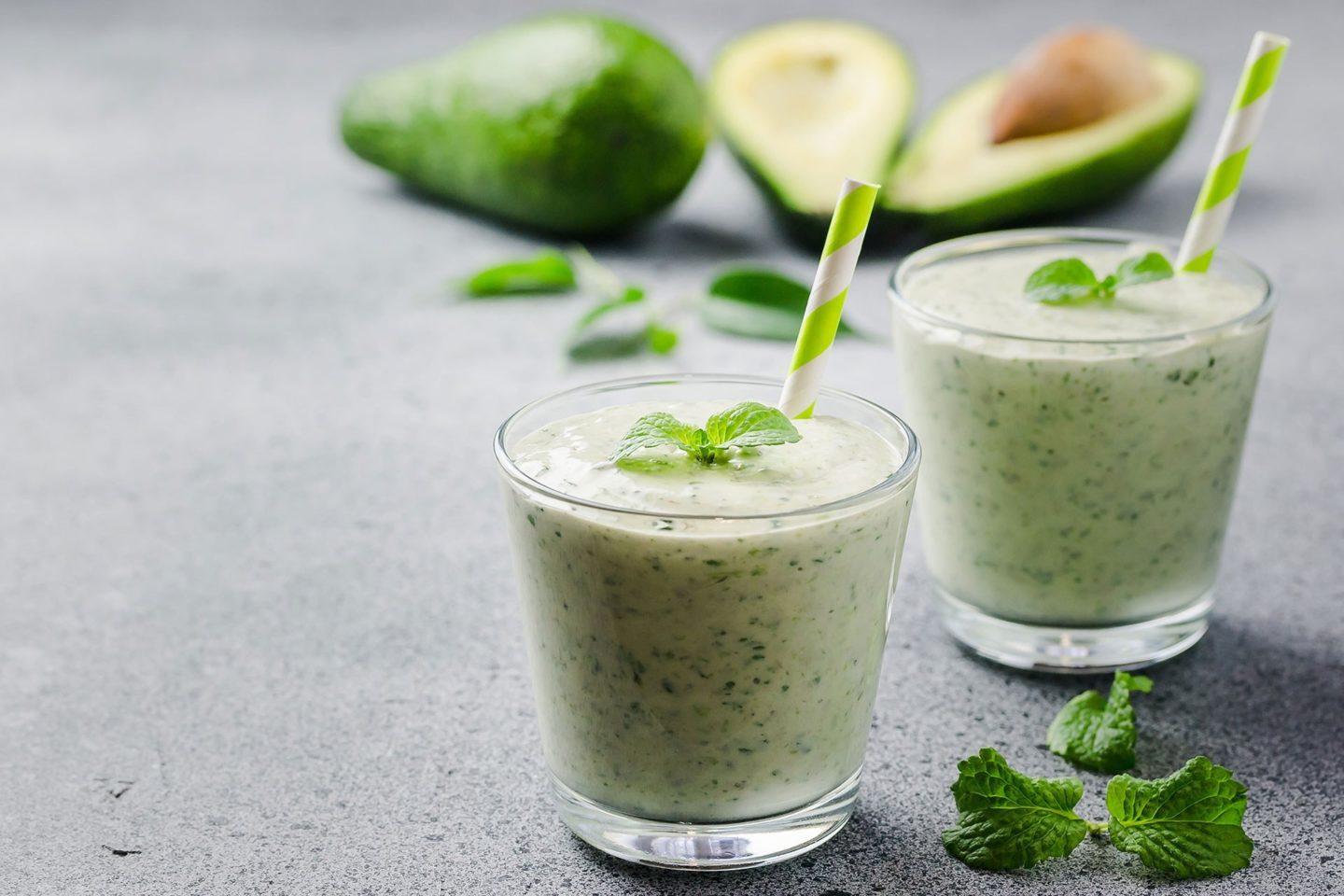 Ananasovo mangove matcha smoothie